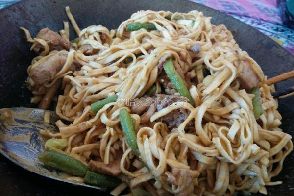 鸡腿焖面的做法图解4