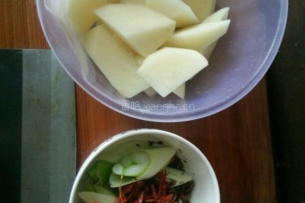 新疆大盘鸡的做法图解1