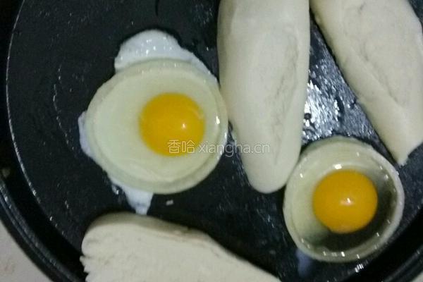 洋葱圈煎鸡蛋的做法图解2