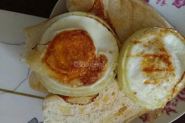 洋葱圈煎鸡蛋的做法图解3