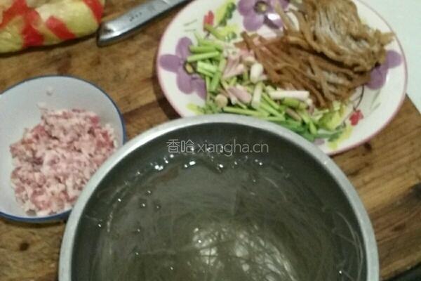 豆腐粉条的做法图解1
