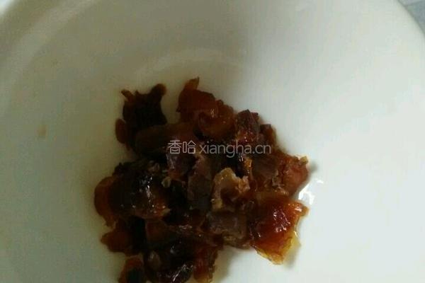 红枣桂圆银耳苟杞粥的做法图解1