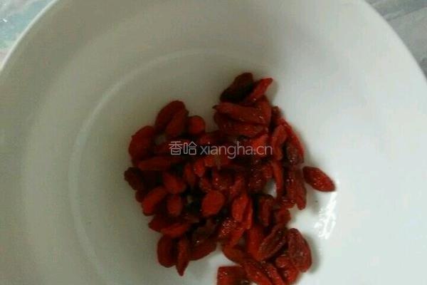 红枣桂圆银耳苟杞粥的做法图解4