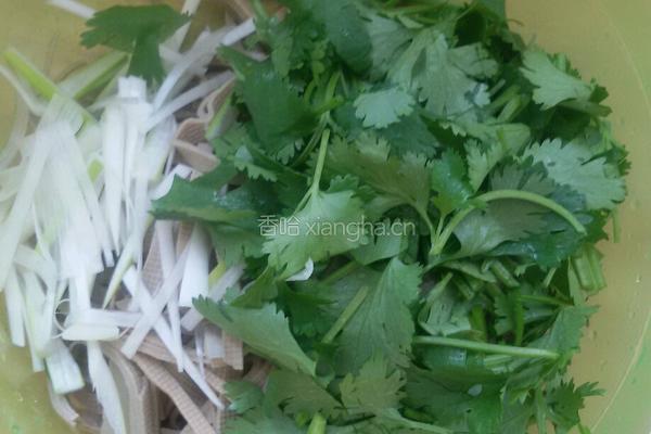 凉拌三河豆腐丝。的做法图解3