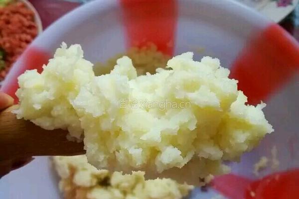土豆泥虾仁火腿煎饼的做法图解2