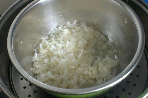 冰糖银耳炖雪梨的做法图解3