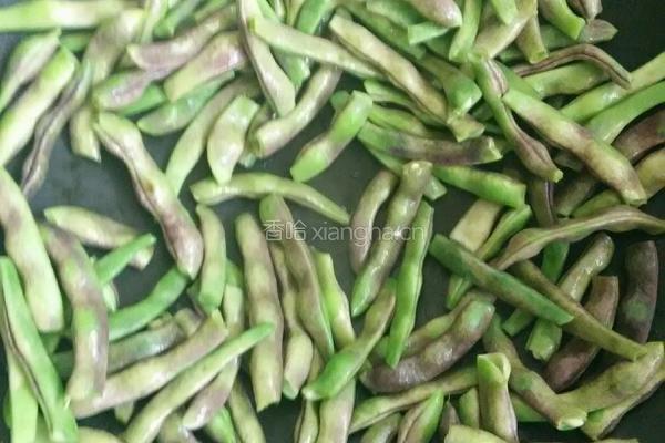 排骨炖芸豆的做法图解1