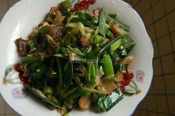 腊肉炒辣椒蒜苗 