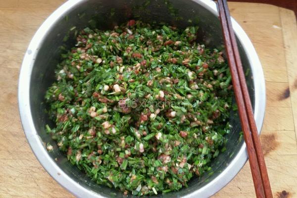 牛肉韭菜馅饼。的做法图解2