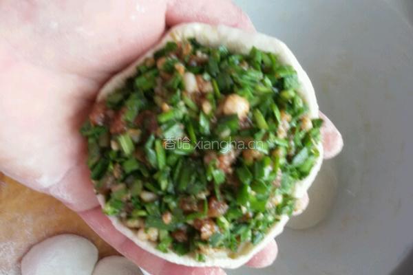 牛肉韭菜馅饼。的做法图解4