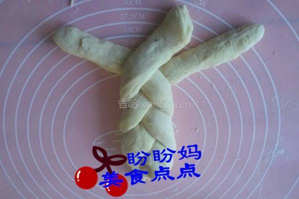 辫子面包的做法图解5