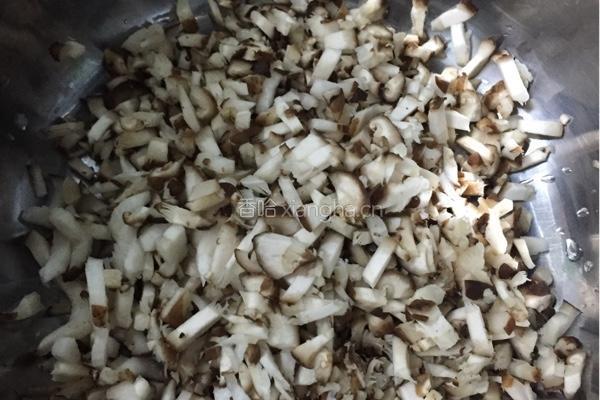 菠菜鲜菇猪肉饺的做法图解1