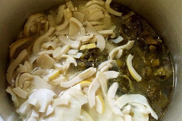鲜笋咸菜炖猪蹄的做法图解7