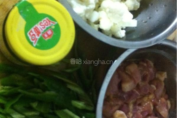 菜花炒肉的做法图解2