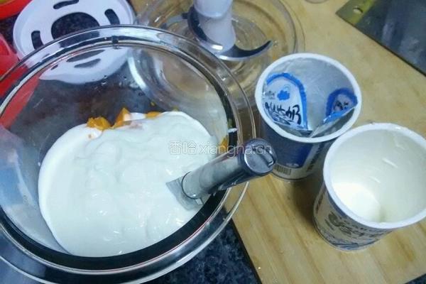芒果酸奶雪糕的做法图解2