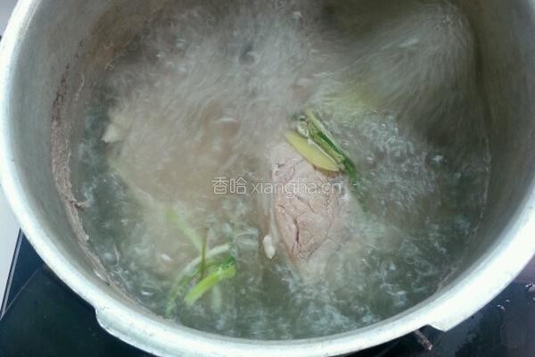 麻辣猪肉的做法图解1