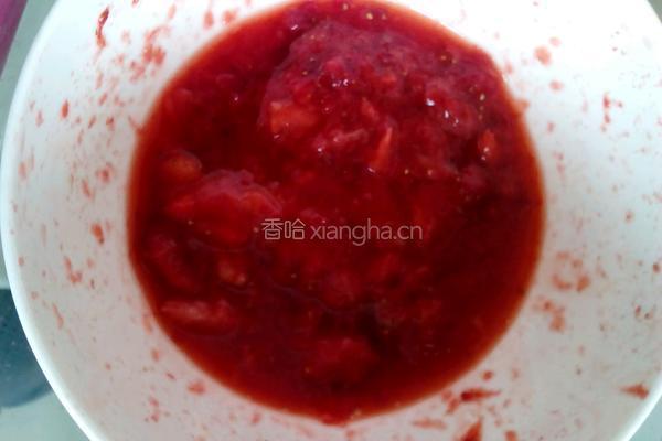 草莓果肉浆的做法图解1