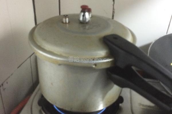 五指毛桃乳鸽汤的做法图解4