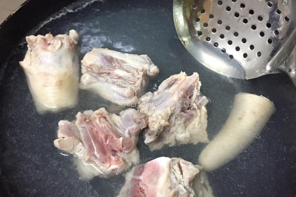 黑豆猪尾汤的做法图解2