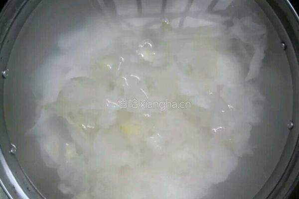 银耳鹌鹑蛋米粥的做法图解5