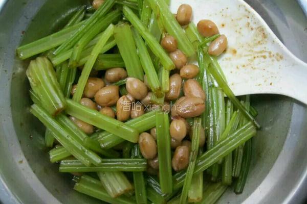 芹菜拌花生米的做法图解5