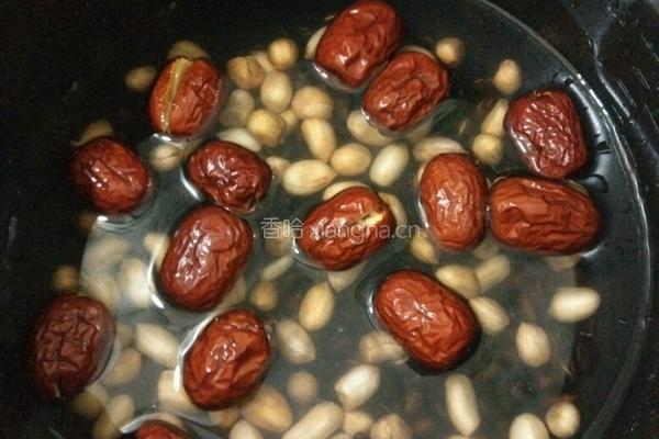 黑豆花生丰胸糖水的做法图解3