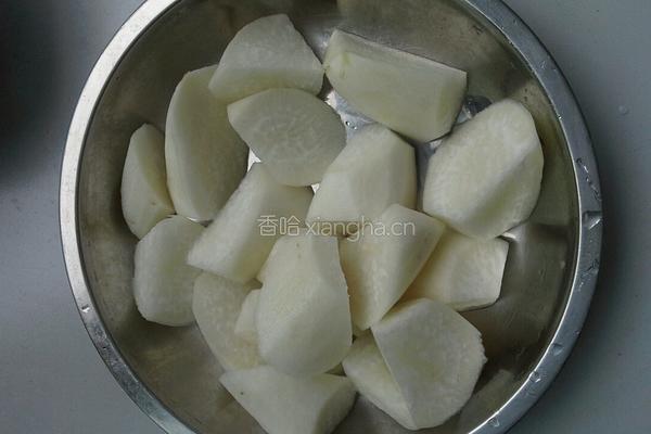 白萝卜黄花菜炖排骨的做法图解3