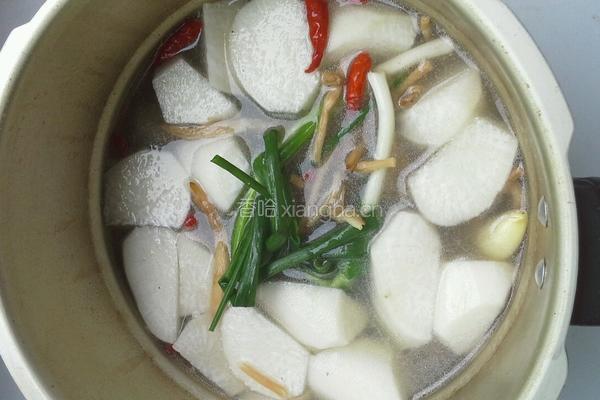 白萝卜黄花菜炖排骨的做法图解6
