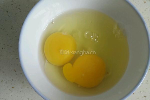 嫩蚕豆炒鸡蛋的做法图解1