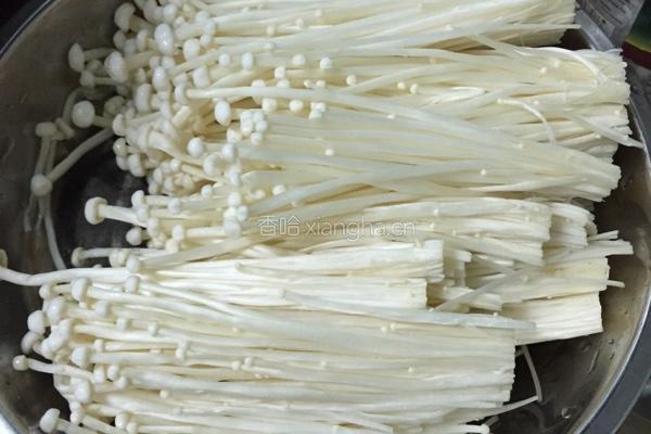 沙茶肥牛卷金针菇的做法图解2