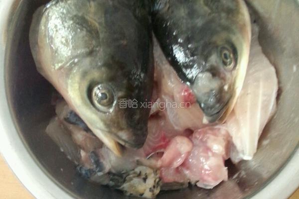 西红柿鱼汤的做法图解1