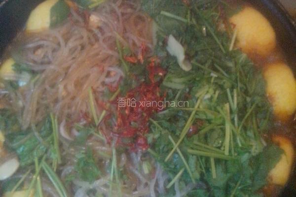 得莫利炖鱼贴饼