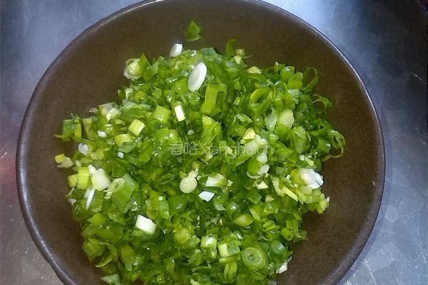 发面葱花软饼的做法图解4
