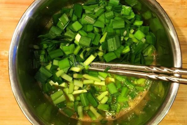 韭菜鸡蛋饼的做法图解4