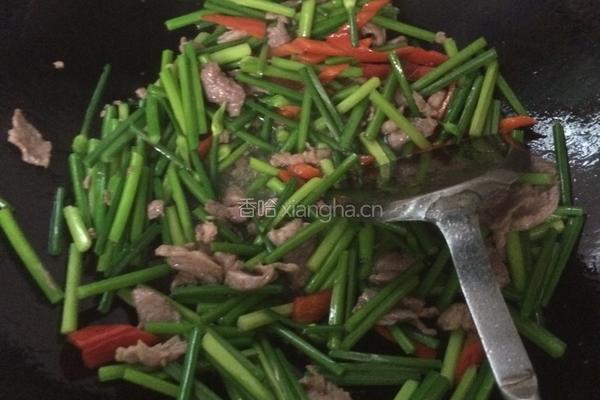韭菜花小炒肉的做法图解4