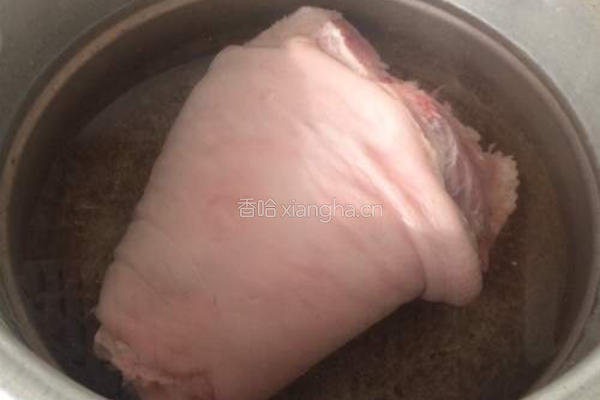 水晶肘子的做法图解1