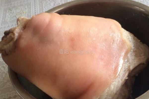 水晶肘子的做法图解2