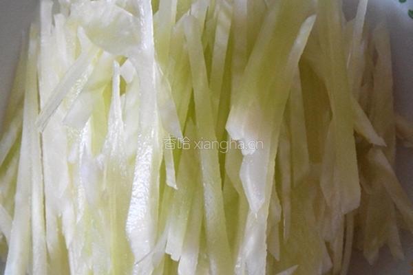 油淋莴苣丝的做法图解1