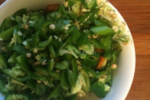 香辣排骨烧香菇的做法图解3