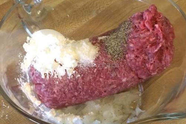 牛肉汉堡包的做法图解2
