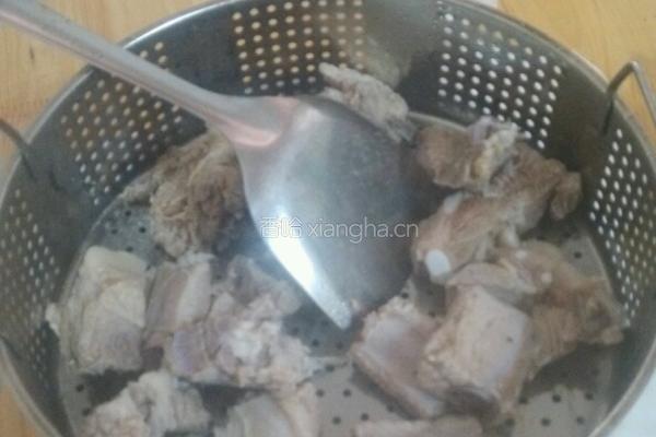 番茄排骨汤的做法图解2