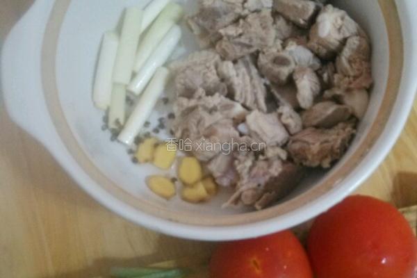 番茄排骨汤的做法图解3