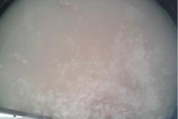 瘦肉粥的做法图解1