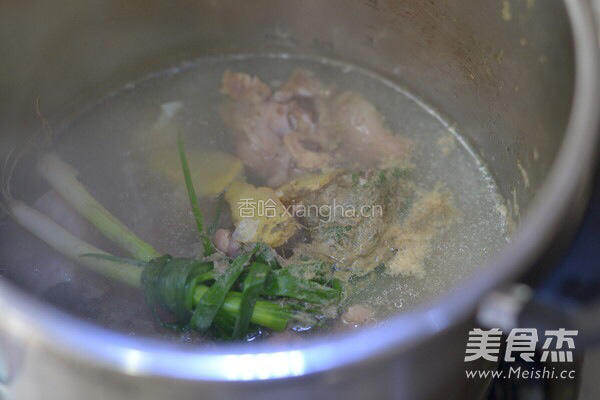 猪蹄炖黄豆的做法图解3