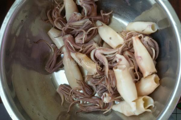 韭菜炒墨鱼。的做法图解1