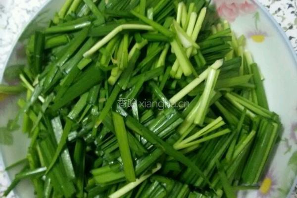 韭菜炒豆腐干的做法图解2