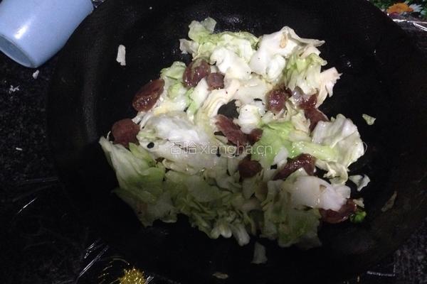 豆豉包菜炒香肠的做法图解3