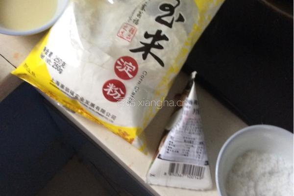 椰丝牛奶方块的做法图解1