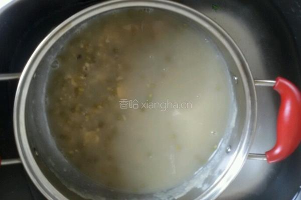 绿豆，莲子，薏米粥。的做法图解3