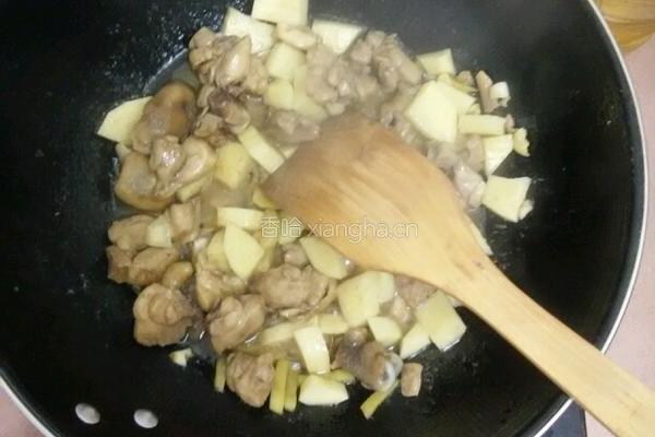 土豆炒鸡肉的做法图解5